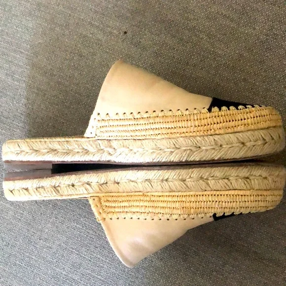 CHANEL SLIDES - Picture 11 of 11